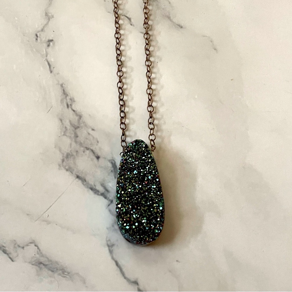 Long drop druzy pendant necklace
